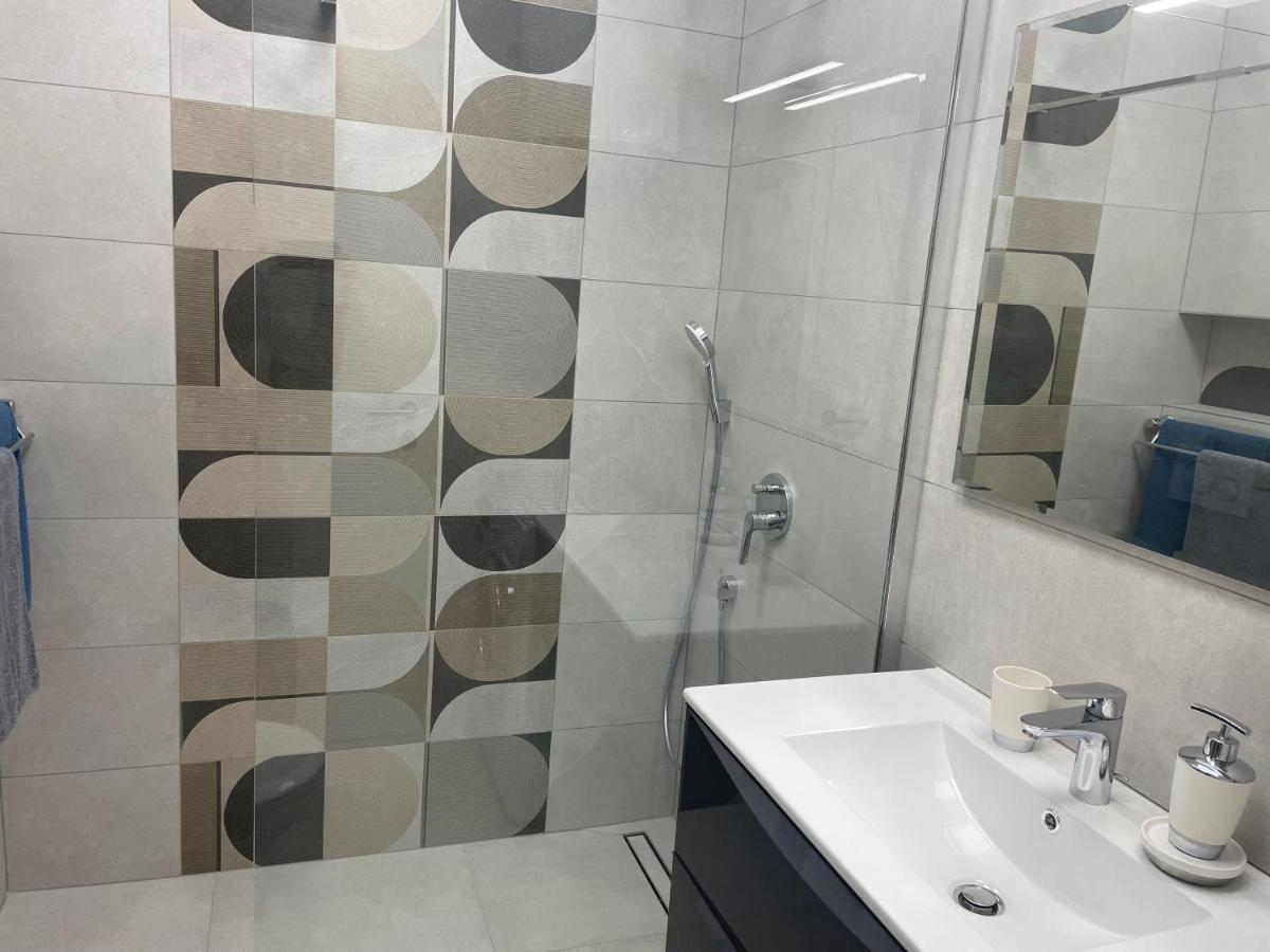 Spacious New App For 5 Persons, Close Beach&City Poreč Eksteriør billede