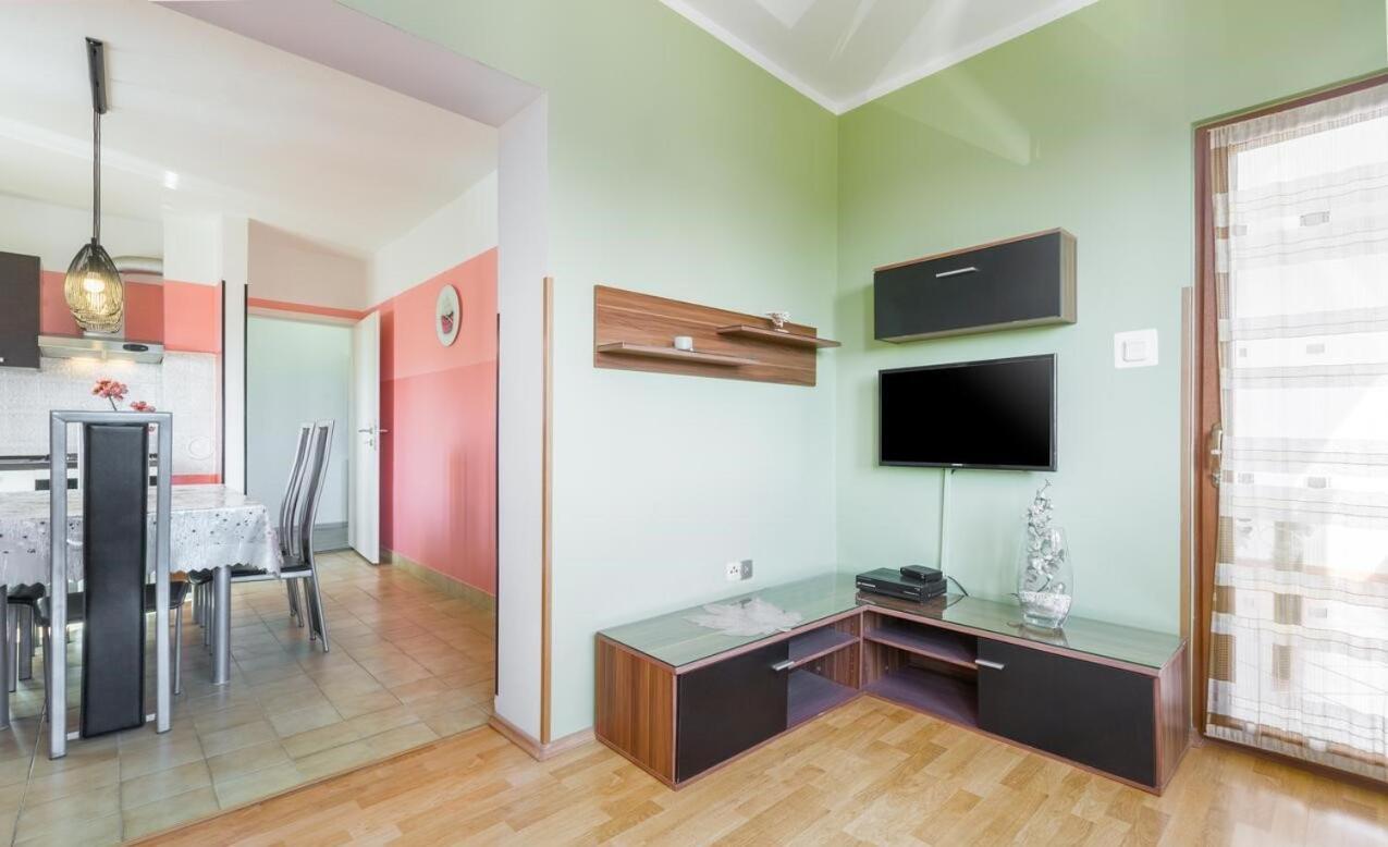 Spacious New App For 5 Persons, Close Beach&City Poreč Eksteriør billede
