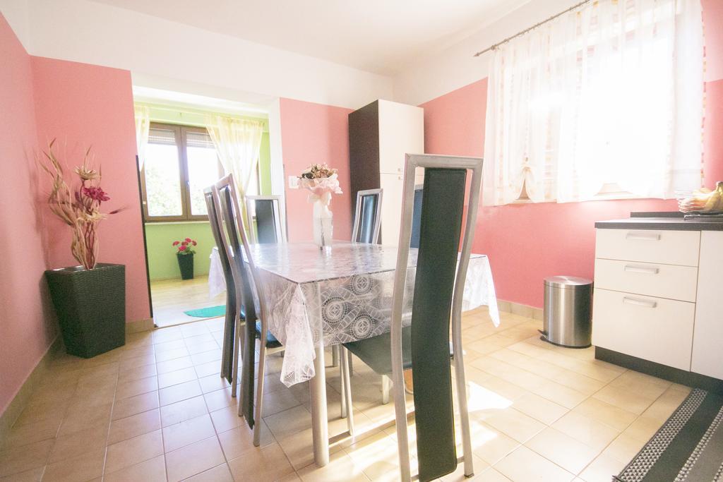 Spacious New App For 5 Persons, Close Beach&City Poreč Eksteriør billede